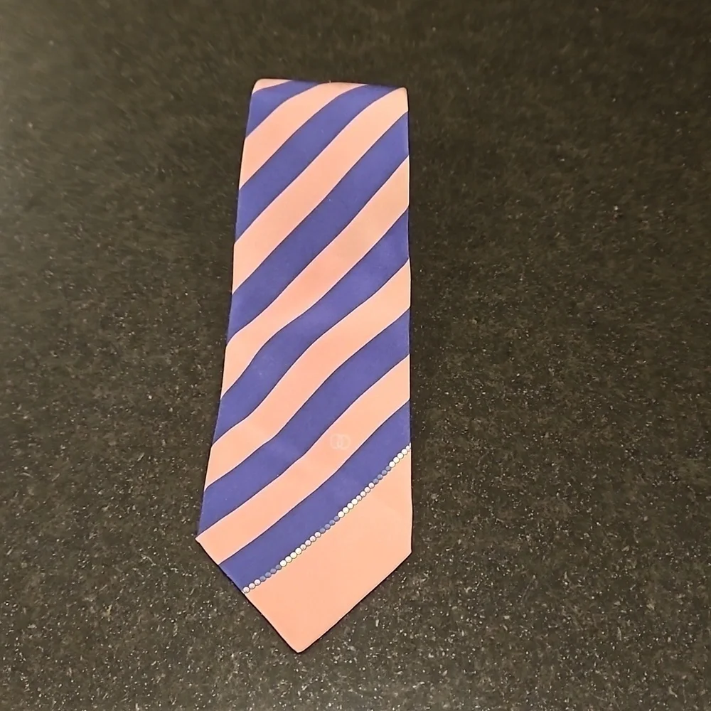 GUCCI 100% Silk Tie ~ Navy Blue & Brown Striped Print